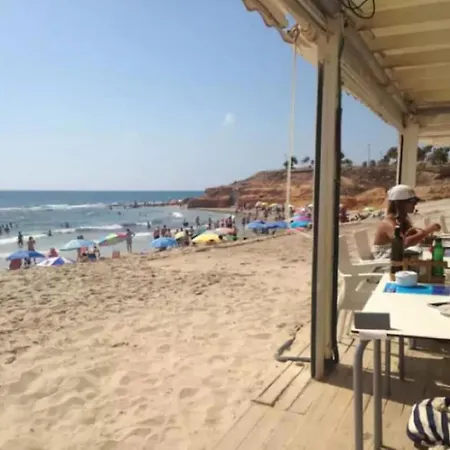 Modern Ground Floor Flat Within Walking Distance To The Sea. *