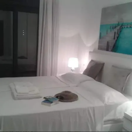 Modern Ground Floor Flat Within Walking Distance To The Sea.